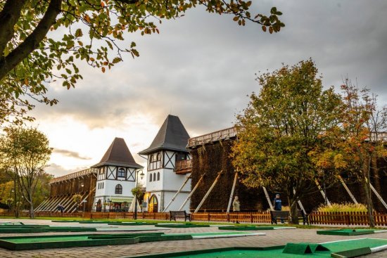 Solankové veže v Ciechocinku patria k najväčším v Európe – odparujú solanku (slaný minerálny roztok) a vytvárajú liečivú mikroklímu. Zdroj: Curioso.Photography, Shutterstock