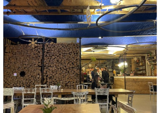 INTRO TALKS sa konali v bývalom Maršálovom statku vo Voděrádkách pri Prahe, ktorý jeho majitelia oživujú s citom k pôvodnému stavu a krajine, kde sa nachádza.