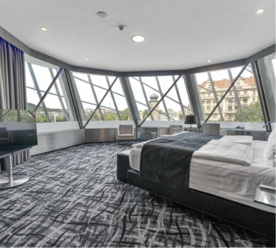 Ubytovať sa môžete v jednej zo 40 luxusných izieb s nezabudnuteľným výhľadom. Zdroj: Tancujúci dom