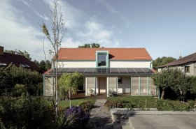 Novostavba, ktorá našla miesto medzi tradičnými vidieckymi stavbami