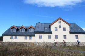Slovenský výrobca slnečných kolektorov úspešne čelí globálnej konkurencii. Cesta k prežitiu: Inovácie a silné partnerstvo