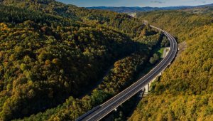 O titul Stavba roka 2025 sa v hlasovaní verejnosti uchádzajú aj úseky R2