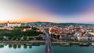 Bratislava prenajme hlavnú budovu Mičurinu VŠVU, vzniknúť by tu malo komunitné centrum. Rozhodnutie vyvolalo kritiku
