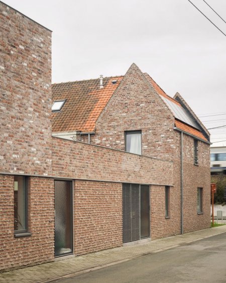 A social and urban infill project in Kortrijk – MAKER © Stijn Bollaert