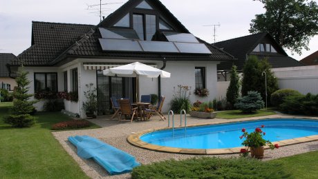 Solárny ohrev bazénov predlžuje kúpaciu sezónu o tri mesiace