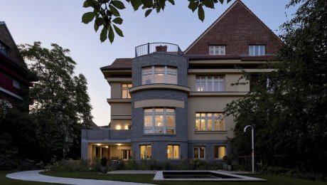 Zrekonštruovaná Vila na Vinohradoch. Prepojenie pôvodnej architektúry s nadčasovým bývaním