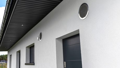 Pleseň v interiéri, vlhkosť aj zatuchnutý vzduch po domácich maznáčikoch. Päť dôvodov, prečo premýšľať o lokálnej rekuperácii
