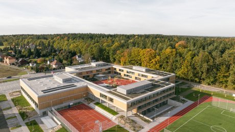 Zväzková základná škola LOŠBATES. Spoločný bod mikroregiónu