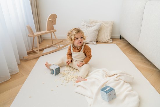 Penová podložka pre deti od Päavish je navrhnutá tak, aby bola jednoducho umývateľná, odolná voči vlhkosti a hygienicky nenáročná.