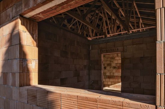 Pálené tehly majú pri rekonštrukciách nedoceniteľnú hodnotu. Ich hlavnými výhodami sú okrem iného výborné tepelnoizolačné a akustické vlastnosti a dlhá životnosť.