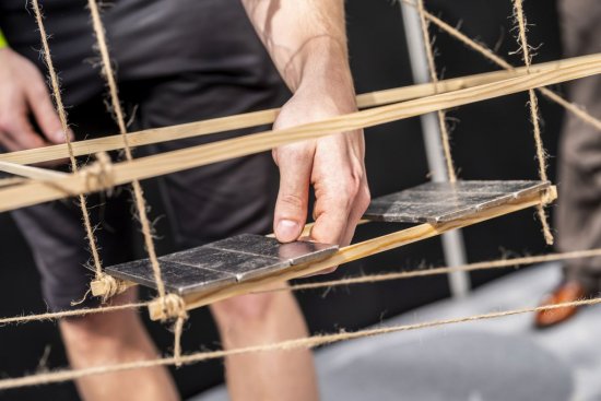 Účastníci majú za úlohu navrhnúť a postaviť podľa zadania model konštrukcie a ten pri finále podrobiť zaťažovacej skúške.