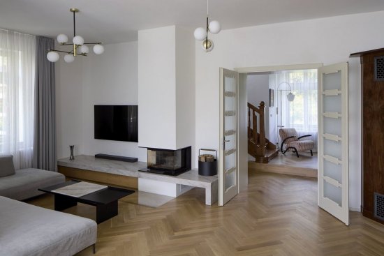 Rekonštrukcia interiéru sa snažila zachovať charakter domu a zároveň ho prispôsobiť každodennému životu.