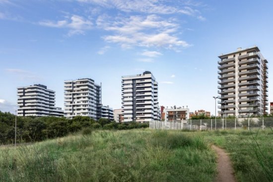 Torre Estronci 91 ponúka 71 bytových jednotiek s vlastnými balkónmi a dôrazom na komfortné a energeticky úsporné bývanie.