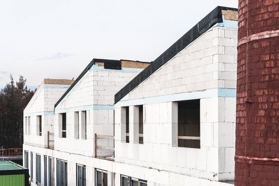 Spoločnosť Xella podporila projekt technickými konzultáciami a BIM podkladmi, ktoré pomohli optimalizovať návrh aj koordináciu výstavby. 