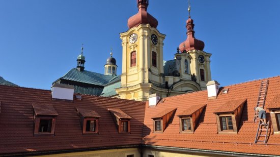 Na opravu strechy za viac ako 13 miliónov korún prispelo popri európskej dotácii aj množstvo darcov z Česka i zahraničia. Foto: wienerberger