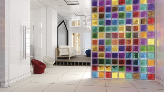 Luxfery v interiéri vytvárajú zaujímavé svetelné efekty. Veľmi zaujímavé sú tiež kombinácie rôznofarebných sklenených tvárnic.  Zdroj: www.sevesglassblock.com