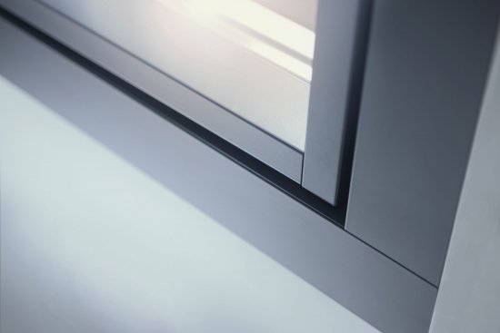 Vďaka inovácií v podobe novej generácie kompozitného materiálu RAU-FIPRO X má teraz okenný systém GENEO lepšiu torznú tuhosť aj väčšiu odolnosť proti ohybu.