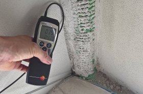 Meranie vzduchotesnosti plášťa tehlového domu pomocou „Blower door“ testu