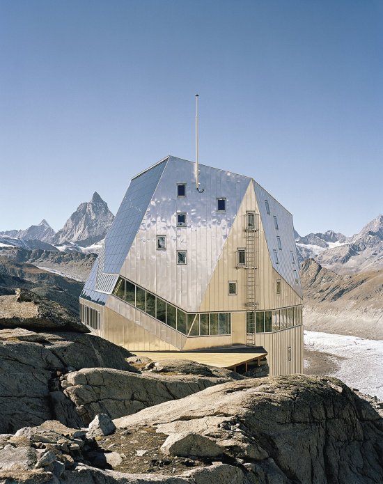 Chata Monte Rosa Hut vo Walliských Alpách získava podstatnú časť elektrickej energie z vlastnej fotovoltaickej elektrárne