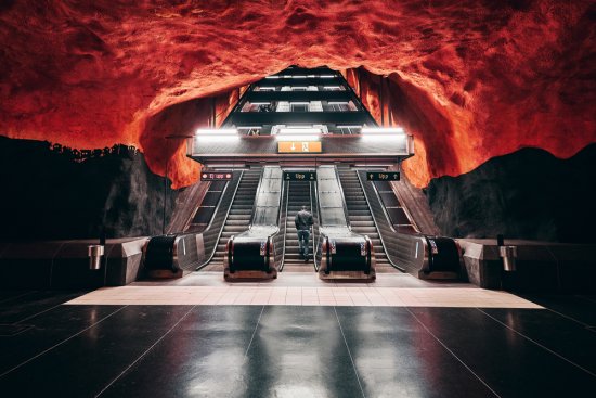 Stanica metra Solna Centrum ve Stockholmu. foto: Puripat Lertpunyaroj