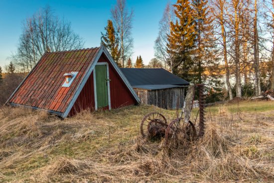 Pivnicu je možné umiestniť plne pod zem, alebo môže byť zakopaná len čiastočne, tak ako táto tradičná švédska pivnica na zeleninu. Foto: Margit Kluthke