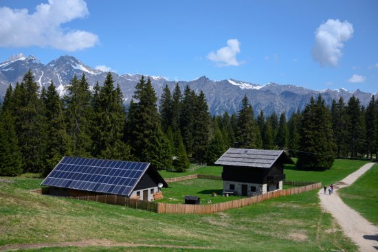 Súkromná fotovoltaická elektráreň tzv. ostrovného typu poskytuje jej majiteľovi nezávislosť a energiu "zadarmo". Foto: a4ndreas