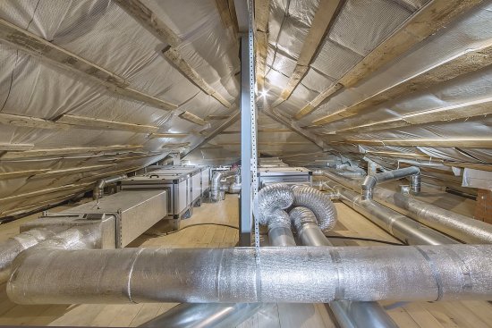 Centrálny systém riadeného vetrania obsahuje nielen samotné jednotky, ale predovšetkým množstvo potrubí. Foto: Alhim, Shutterstock