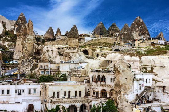 Vďaka rozprávkovej krajine plnej ohromujúcich skalných útvarov a exotických jaskynných hotelov je Kappadokie v Turecku vyhľadávaným miestom pre netradičné dovolenky. Zdroj: Travel Faery