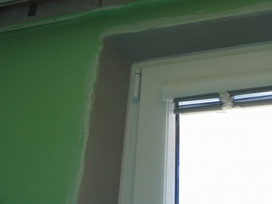 Okná môžu byť osadené len do rovných a presne pripravených otvorov s hladkým povrchom bez nečistôt. Foto: archív VEKRA