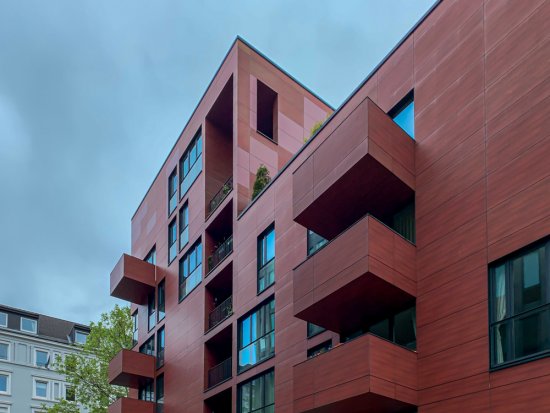 Rezidenčný objekt v Hamburgu je vybavený obkladovými fasádnymi doskami z cortenu. Foto: ali caliskan