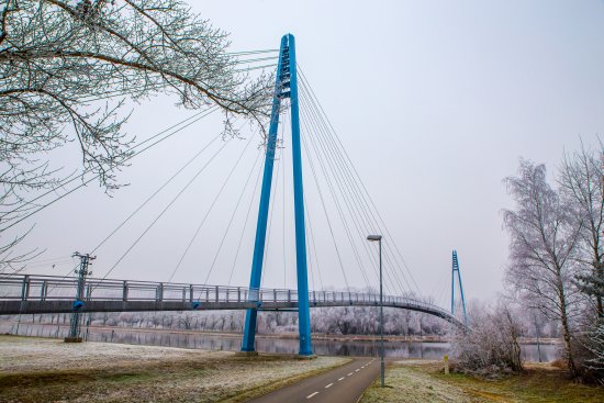 Lávka cez Labe v Čelákoviciach disponuje mostovkou z UHPC. Na stavbu bolo dodaných celkom 190 m3 tohto betónu. Foto: Zdenek Matyas Photography, Shutterstock
